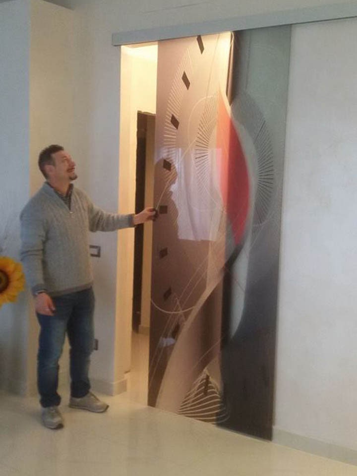 Porte in vetro , porte vetro , porte tuttovetro , porte scorrevoli in vetro , porte vetro scorrevoli, paraschizzi cucina, paraschizzi in vetro ,porte in vetro colorate , porte vetro colorate